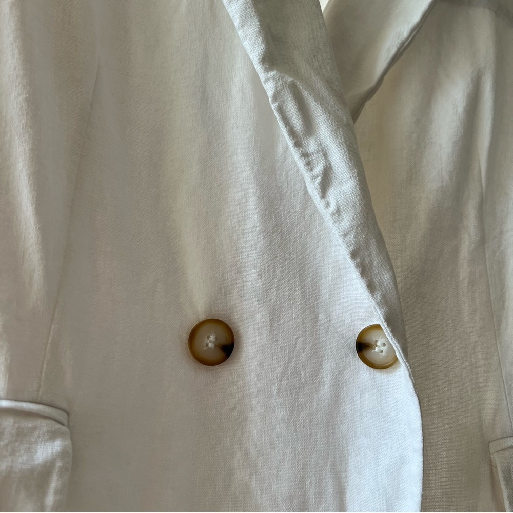 Halston Women's White Linen Blend Blazer - Picture 11 of 11